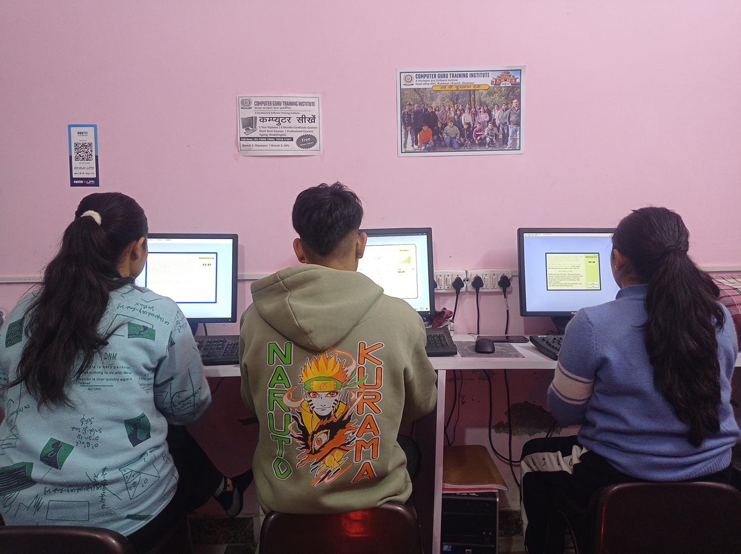 Trainer teaching a class